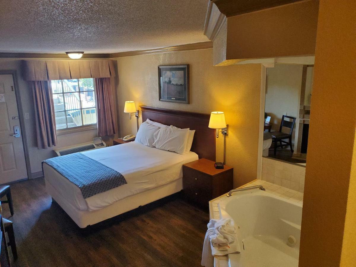 Colonial House Motel Pigeon Forge Eksteriør billede